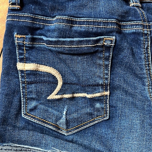American Eagle denim shorts. Excellent condition, front pockets intact. - Picture 4 of 7